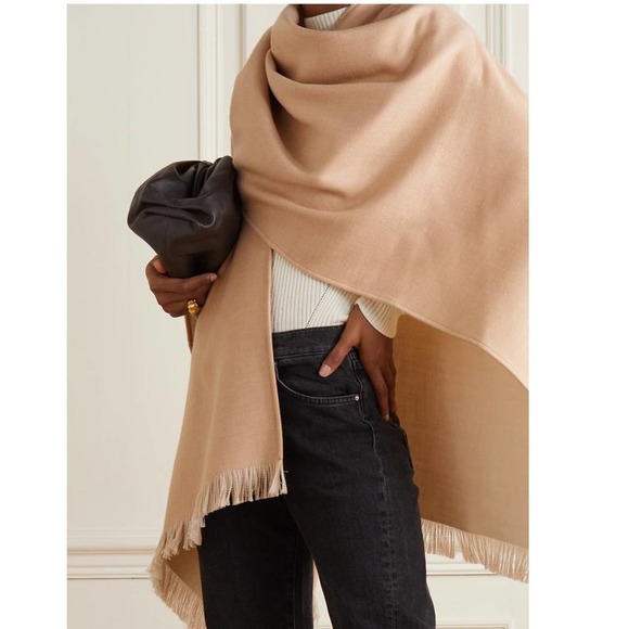 FENDI logo intarsia fringed wool poncho cape wrap - Picture 3 of 10